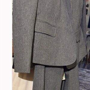 Le Suit Gray women’s Suit